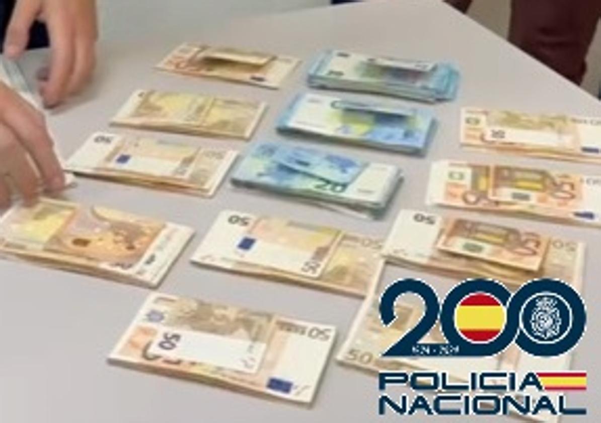 Una mujer de 73 años olvida más de 13.000 euros en un supermercado de Estepona y la Policía los recupera