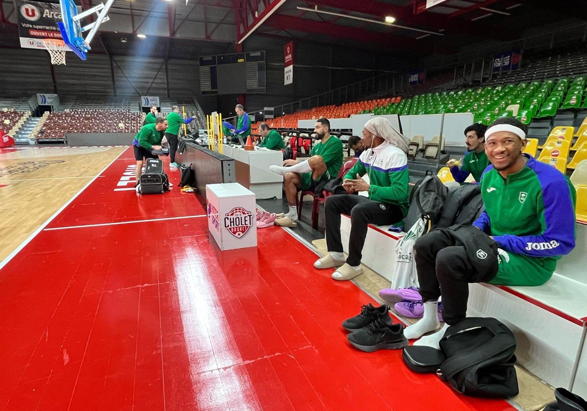 El Unicaja se entrena en la casa del Cholet