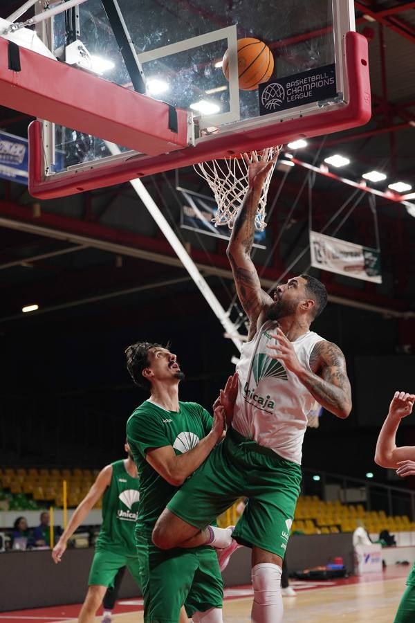 El Unicaja se entrena en la casa del Cholet