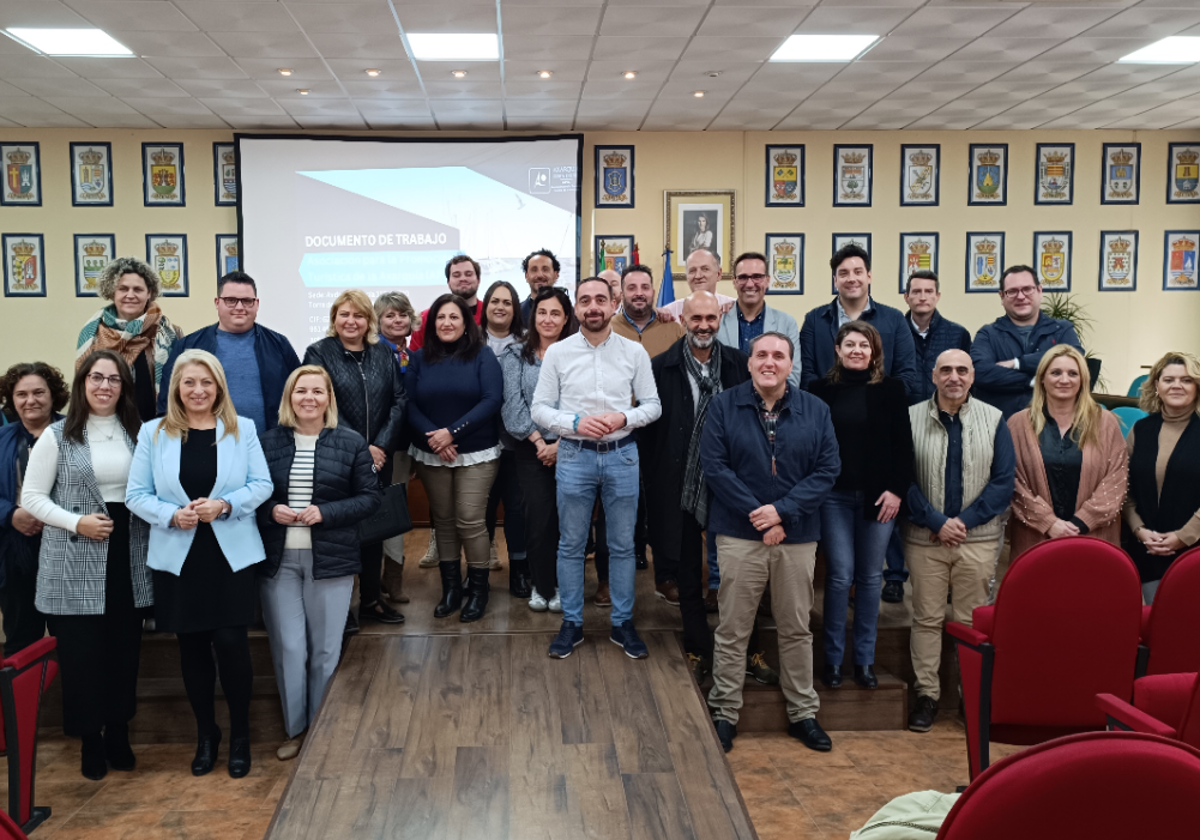 Foto de familia de los asistentes a la asamblea anual de la asociación APTA en la Mancomunidad oriental.