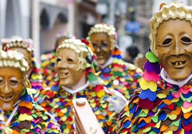 El carnaval está considerada una quinta estación del año que va del 11 de noviembre al 14 de febrero.