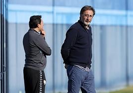 El director deportivo del Málaga, Loren Juarros, durante una visita al entrenamiento del equipo días atrás.