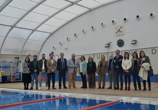 Visita a la piscina climatizada.