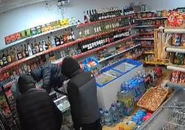 Atracan con un machete una tienda de Benalmádena: «¡Dame el dinero o te mato!»