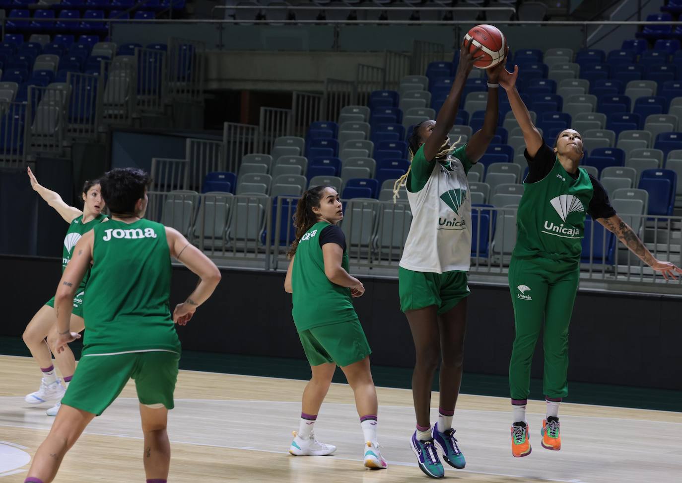 El Unicaja Mijas se entrena en el Martín Carpena