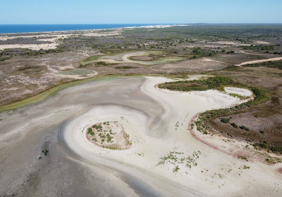 La laguna de Santa Olalla, seca en agosto de 2023.