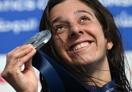 De Valdés, mirando al cielo para dedicarle la medalla a su padre.