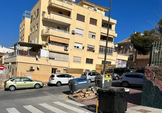 Los contendores de la calle Mendoza Tenorio.