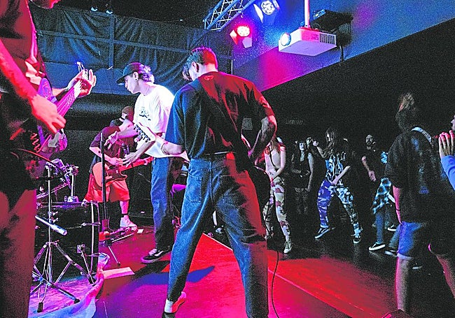 Los conciertos del Contenedor ponen a bailar a todo el mundo