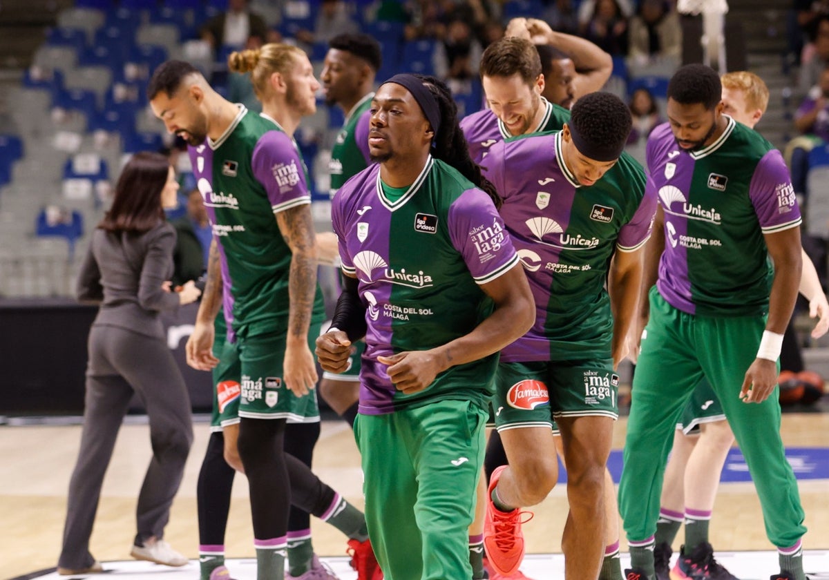 Los jugadores del Unicaja, antes del partido ante el Andorra, con Perry en primer término.