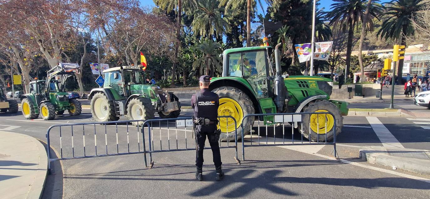 La protesta de los agricultores malagueños, en imágenes