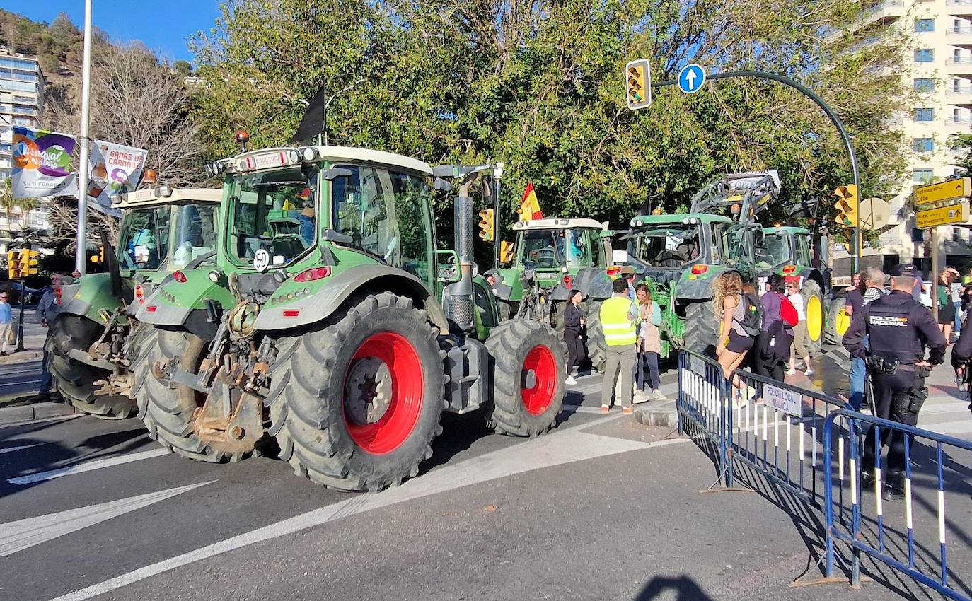 La protesta de los agricultores malagueños, en imágenes