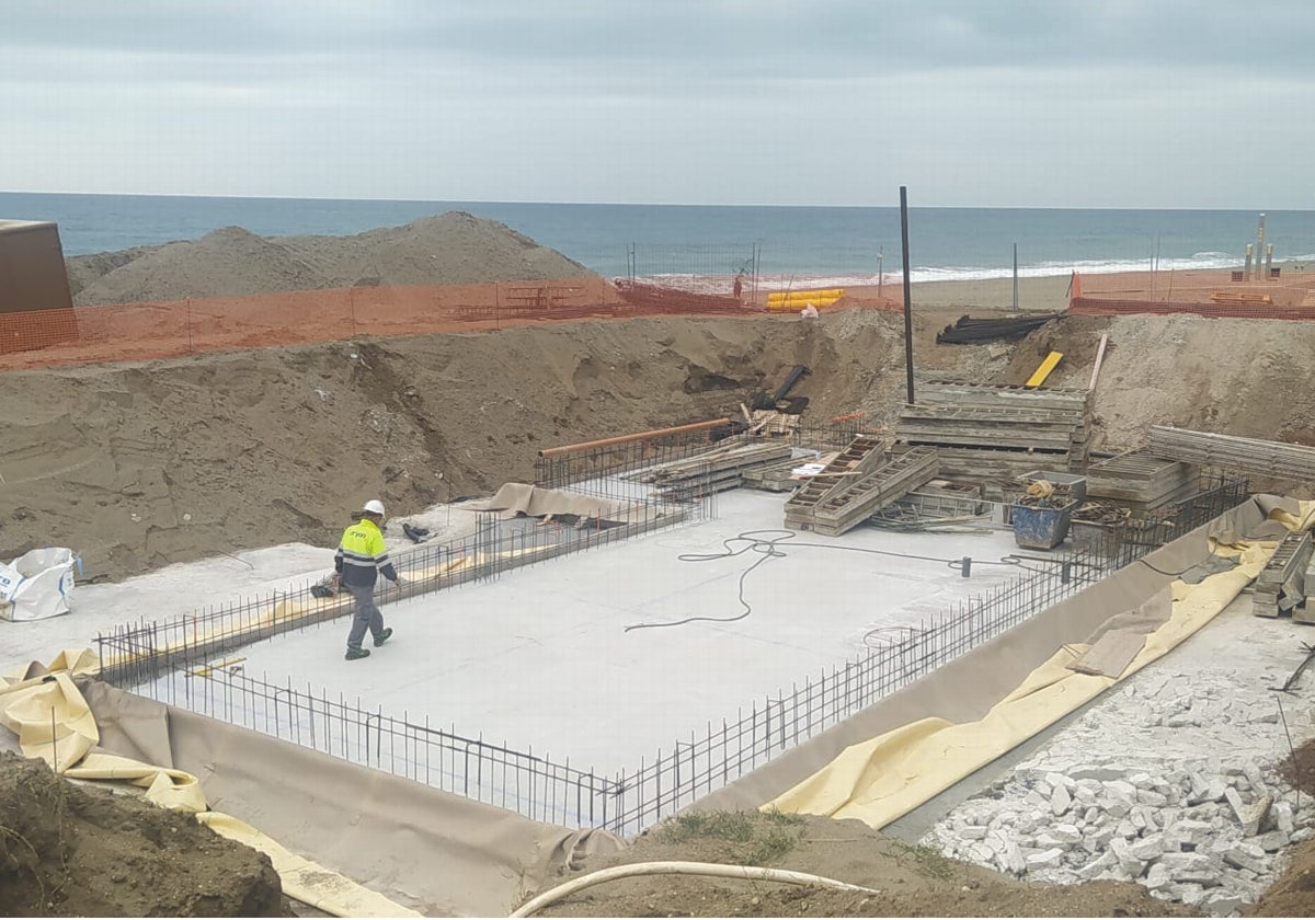 Avance de las obras del chiringuito Bikini Beach, en Fuengirola.