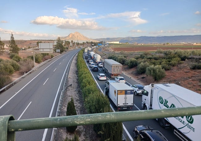 Imagen de las retenciones en la A-92 en dirección a Antequera, desde Sevilla.