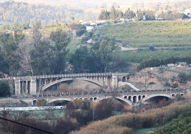 Desde esta ruta se ven los puentes casi centenarios de Pizarra