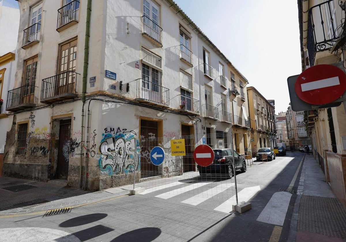 Zona de la calle Cobertizo del Conde que ha sido vallada para las obras.