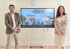 El concejal de Hacienda y la responsable municipal de Bienestar Social.