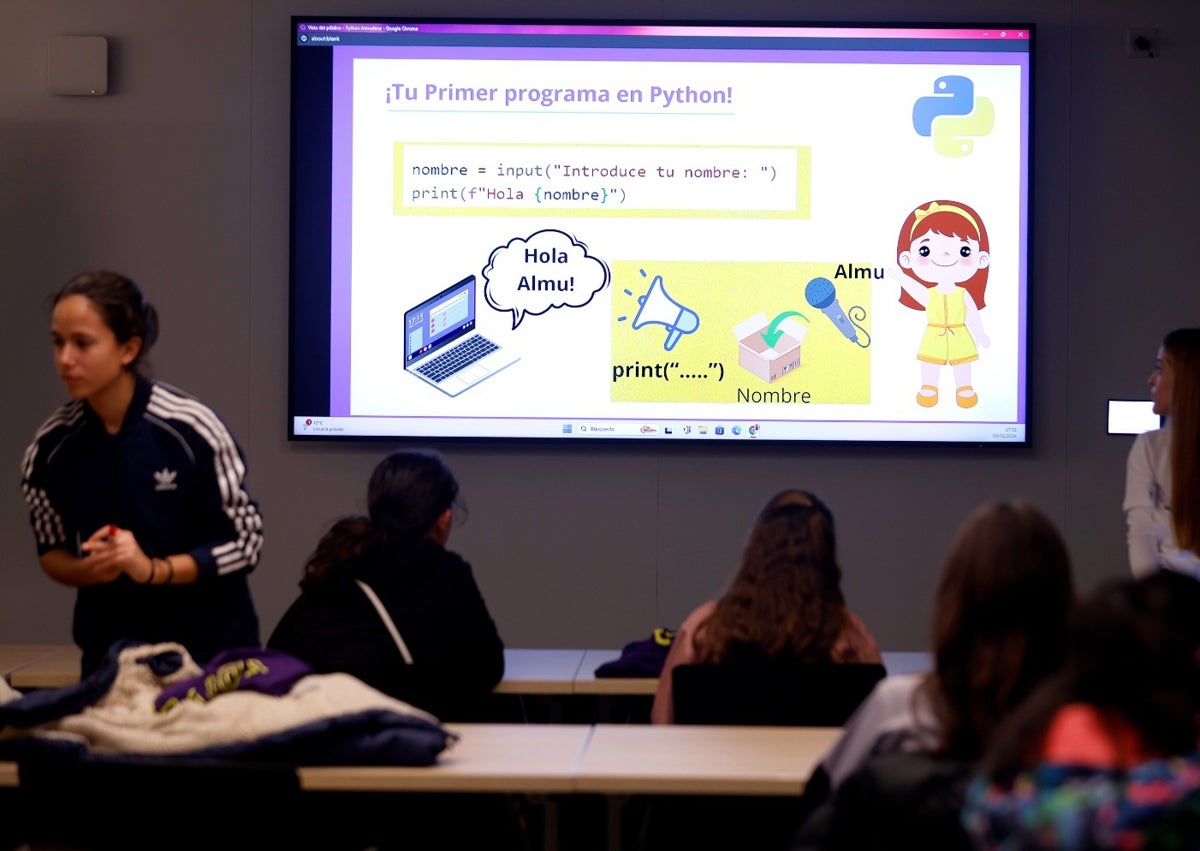 Imagen secundaria 1 - Hay cuatro talleres por donde rotan todas las participantes.