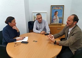 La concejala, con los responsables del Centro Comercial y Cines Yelmo.