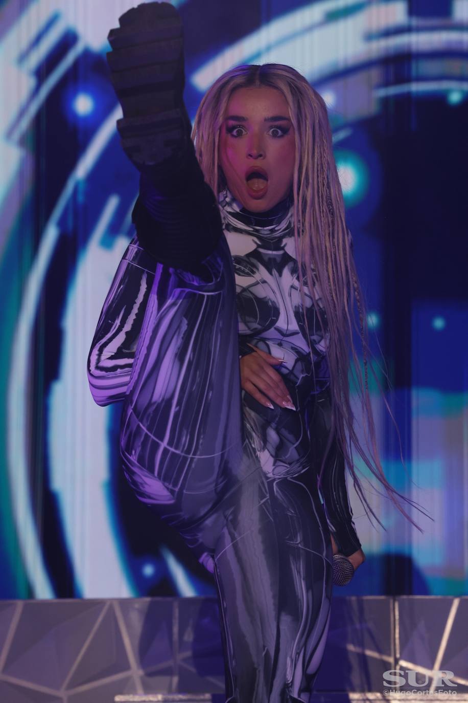 Lola Índigo pone a bailar a Málaga antes de la Copa ACB