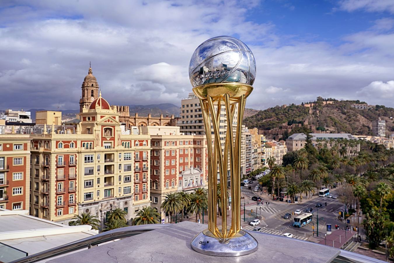 El trofeo de la Copa del Rey se pasea por Málaga