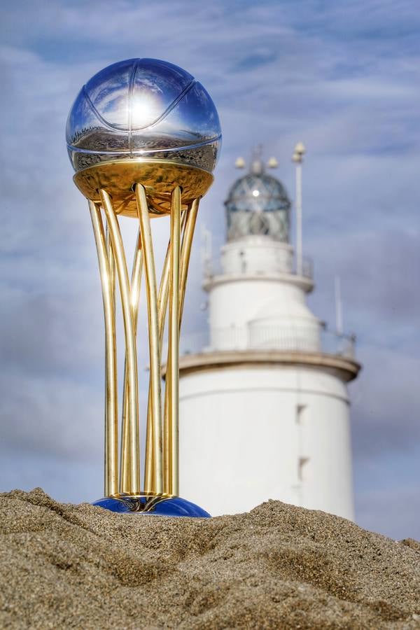 El trofeo de la Copa del Rey se pasea por Málaga
