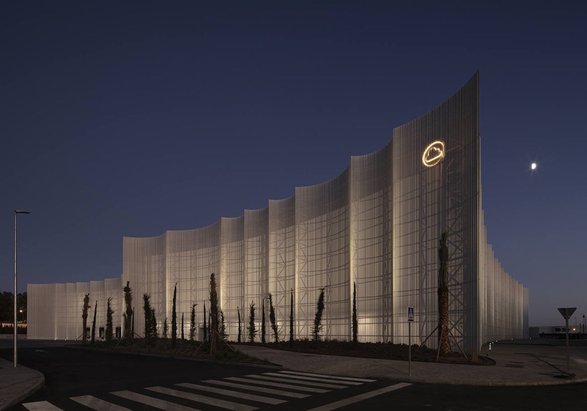 Edificio diseñado por System Arquitectura para la ampliación del centro logístico de Mayoral.