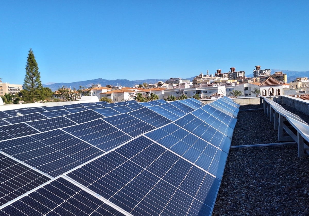 Paneles fotovoltaicos instalados en dependencias municipales.