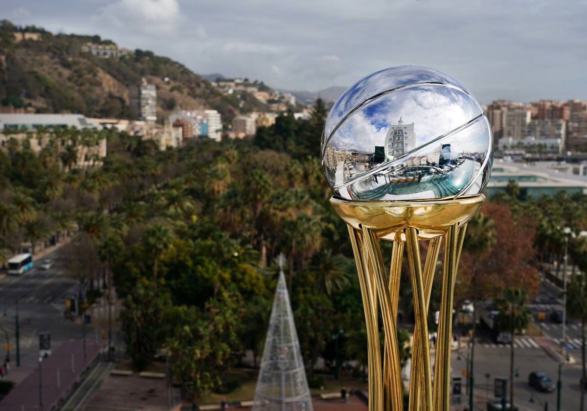 La Copa, con el parque de Málaga al fondo.