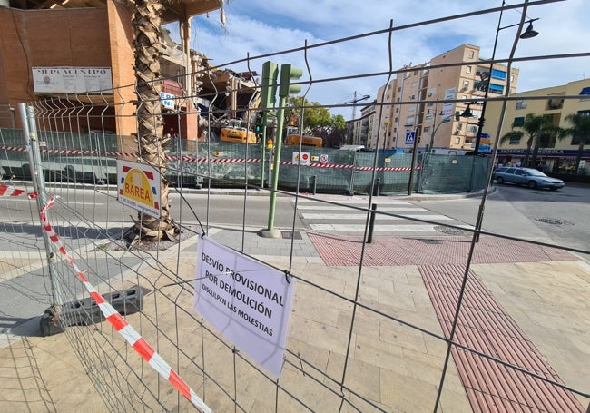 Paso prohibido para los peatones por las tareas de derribo.