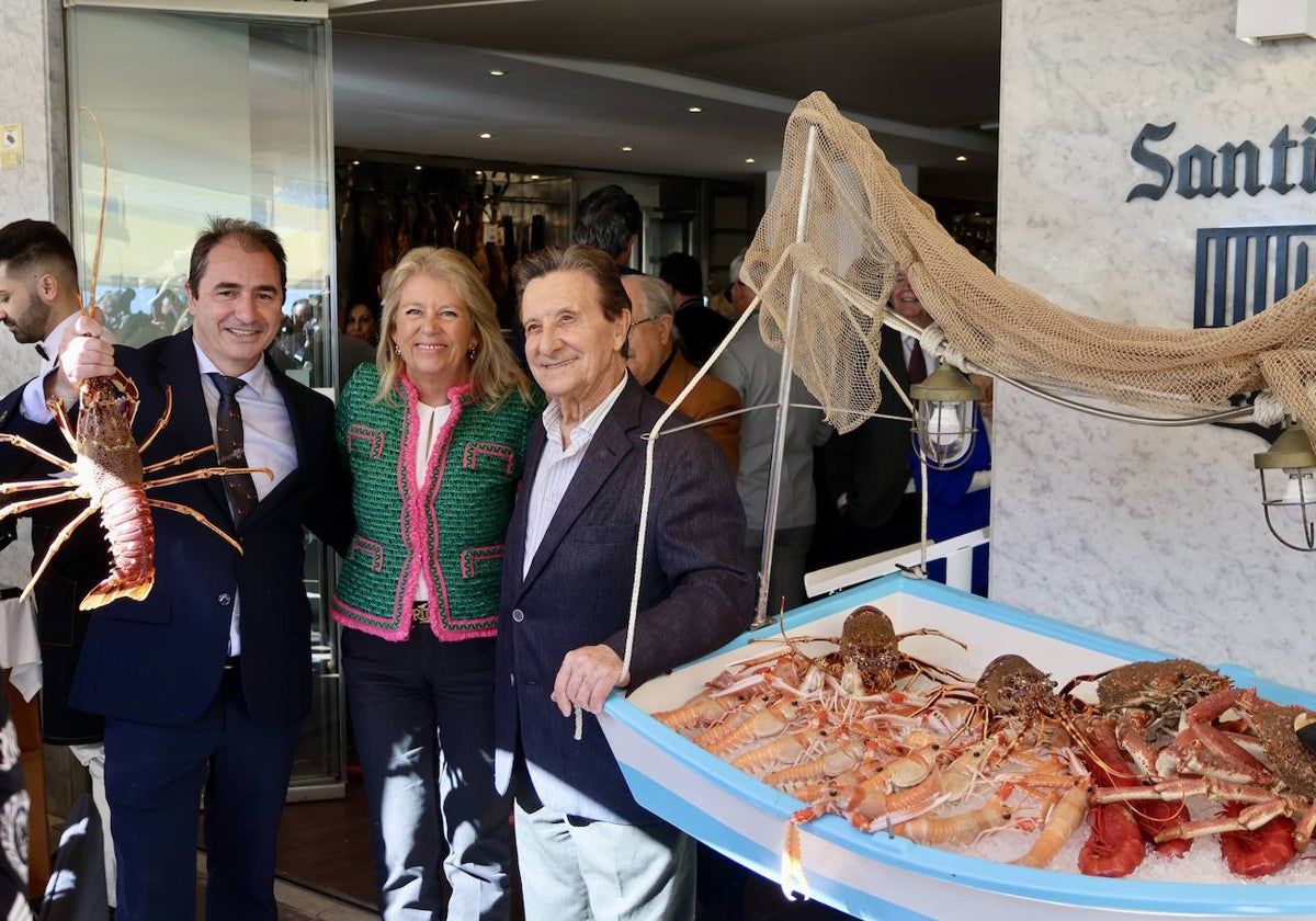 Santiago Domínguez, durante la reinauguración del restaurante que lleva su nombre, este martes al mediodía.