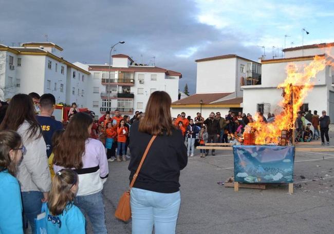 La 'quema del muñeco' es uno de los últimos actos del Carnaval en esta ciudad.