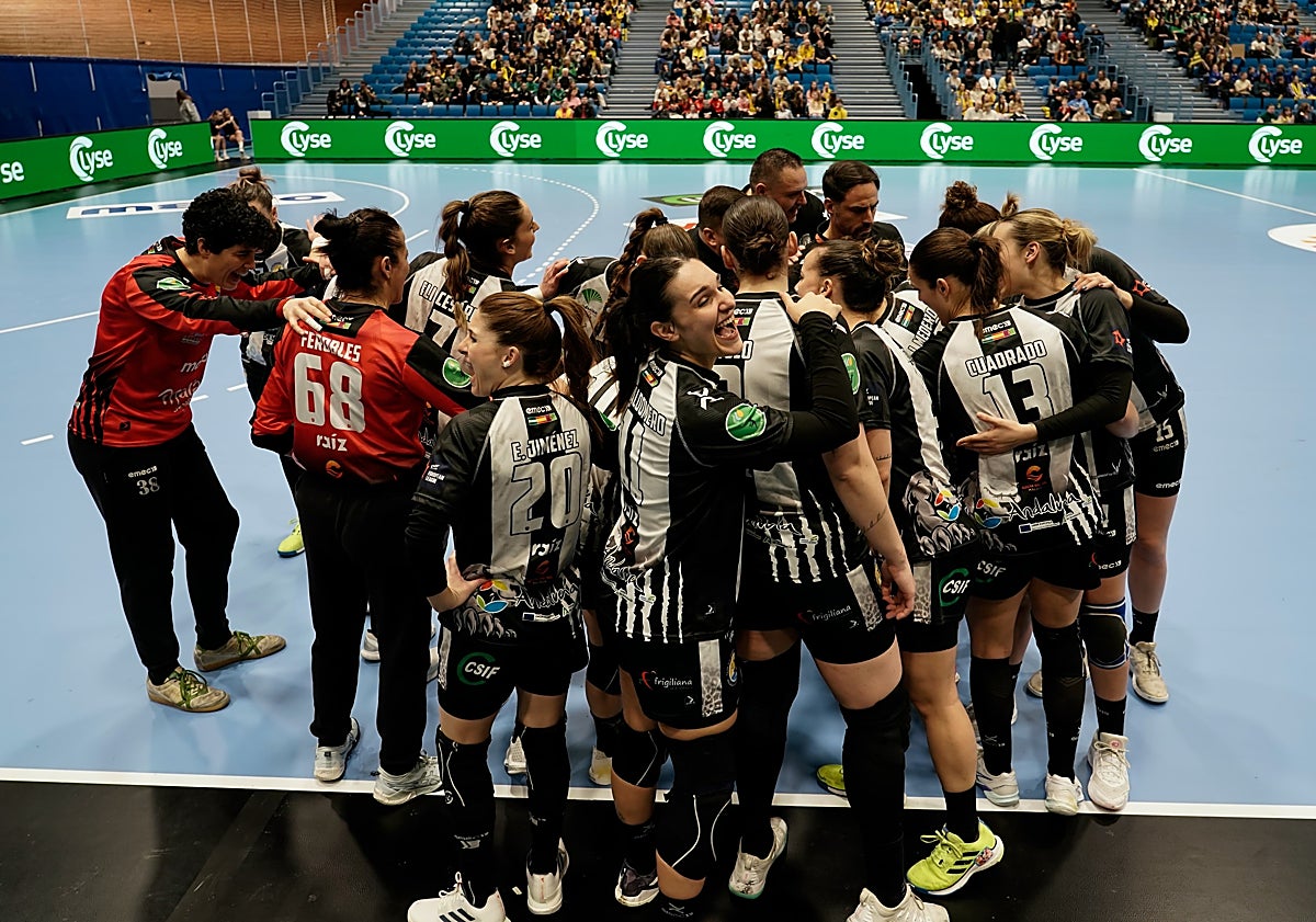 Imagen principal - El Costa del Sol, pie y medio fuera de Europa