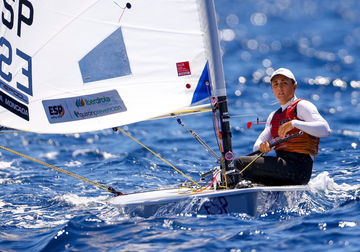 Ana Moncada comienza el Europeo de vela en busca de su mejor versión