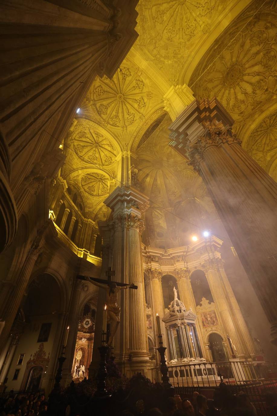 El Cristo de Ánimas de Ciegos preside el Vía crucis oficial de la Agrupación de Cofradías de Málaga