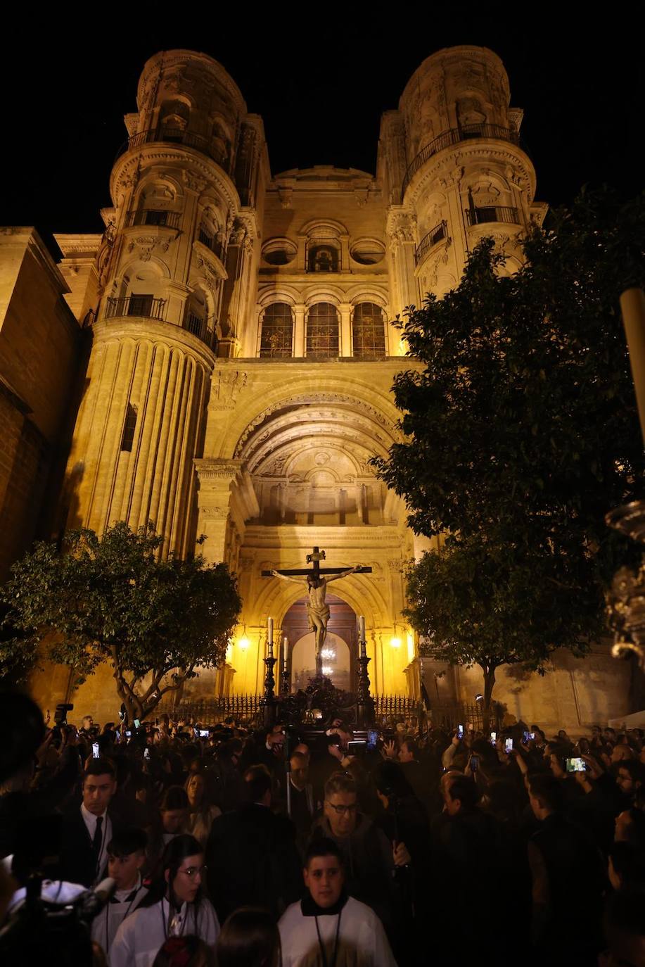 El Cristo de Ánimas de Ciegos preside el Vía crucis oficial de la Agrupación de Cofradías de Málaga