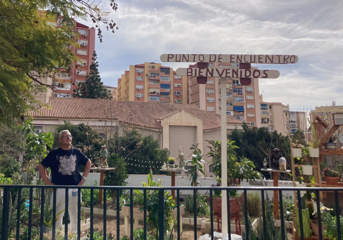 Un vecino de Alegría de la Huerta planta un jardín en pleno barrio