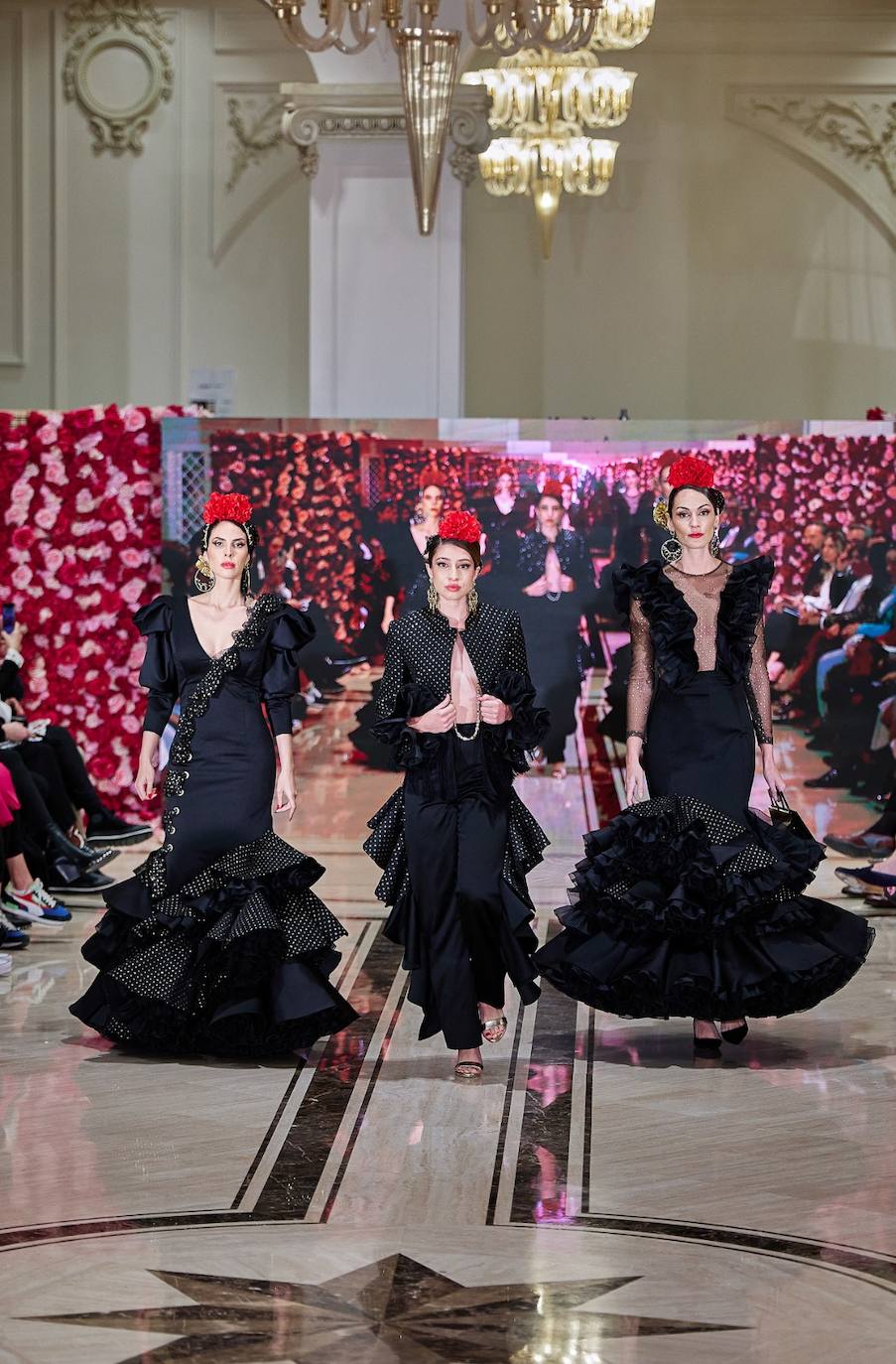 La pasarela de moda flamenca Con 2 lunares, en imágenes