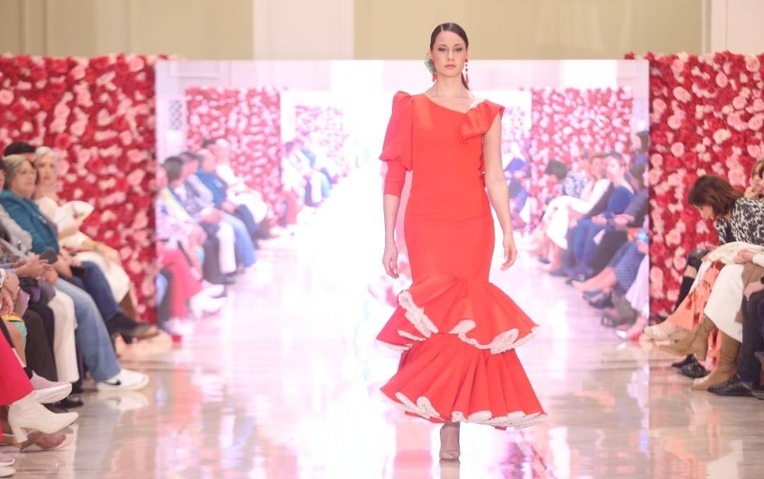 La pasarela de moda flamenca Con 2 lunares, en imágenes