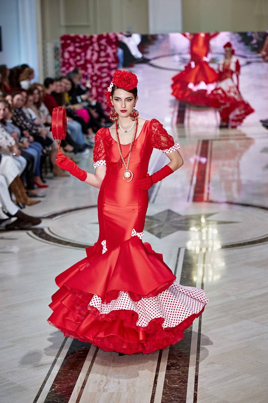 La pasarela de moda flamenca Con 2 lunares, en imágenes