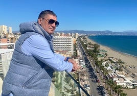 Misko Raznatovic posa para sur en la terraza del Hotel Meliá Costa del Sol durante la celebración de la Copa en Málaga.