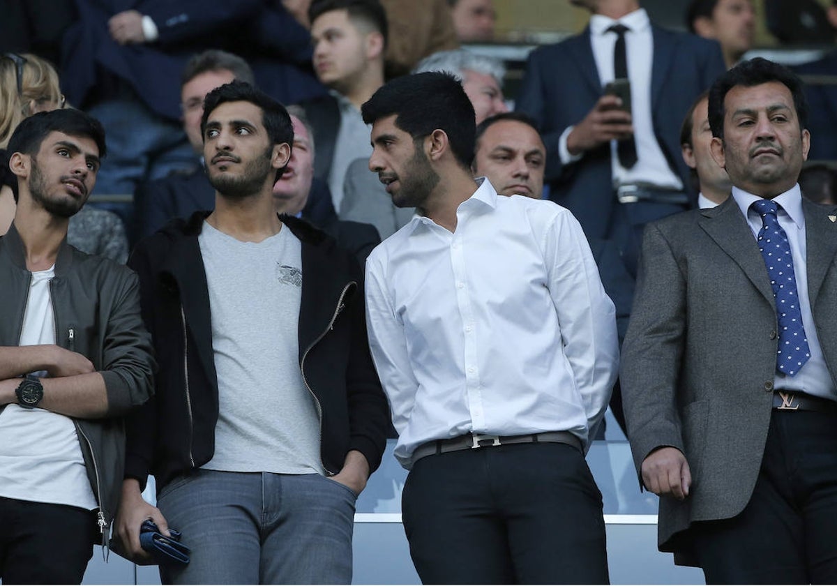 Nayef, Rakan, Nasser y Abdullah Al-Thani, en el palco de La Rosaleda.