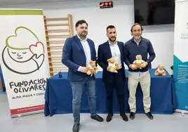 Acto de presentación de la iniciativa solidaria en la sede de Vital&Clinic en Vélez-Málaga.