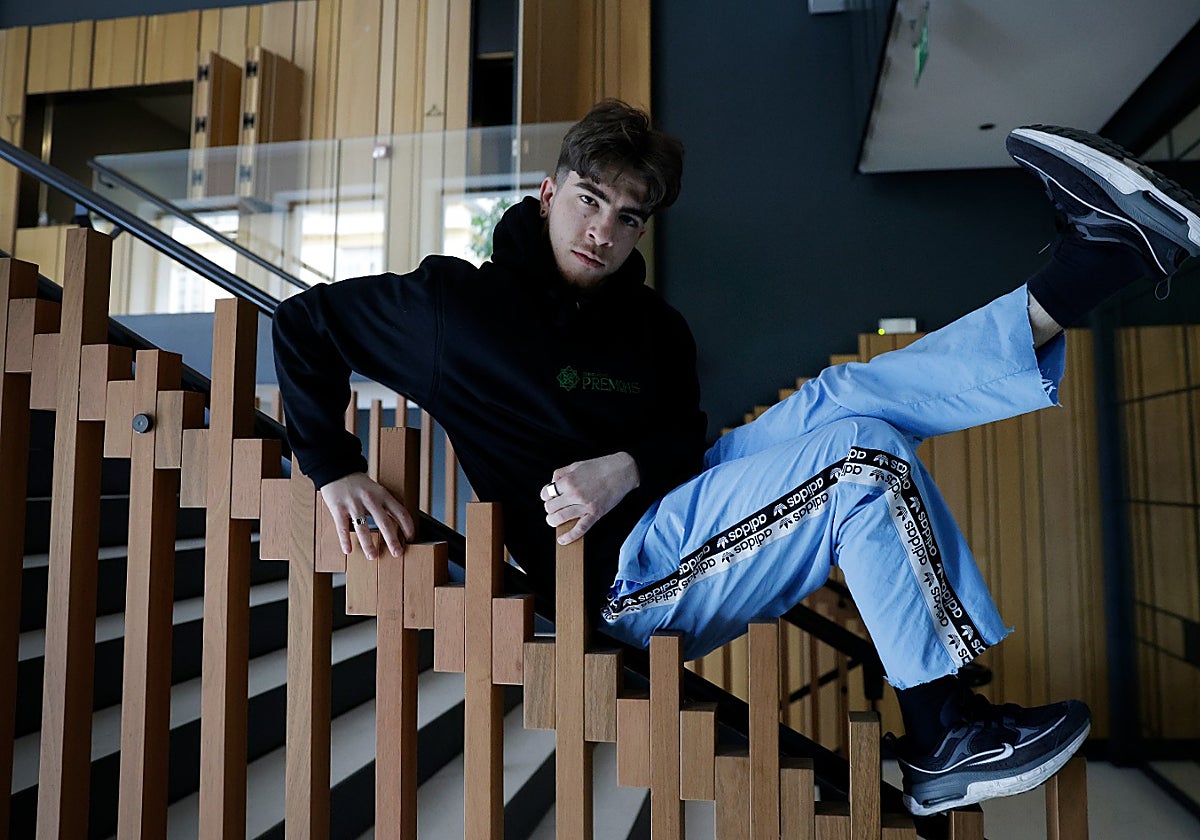 Antonio León posa en el Teatro del Soho Caixabank.
