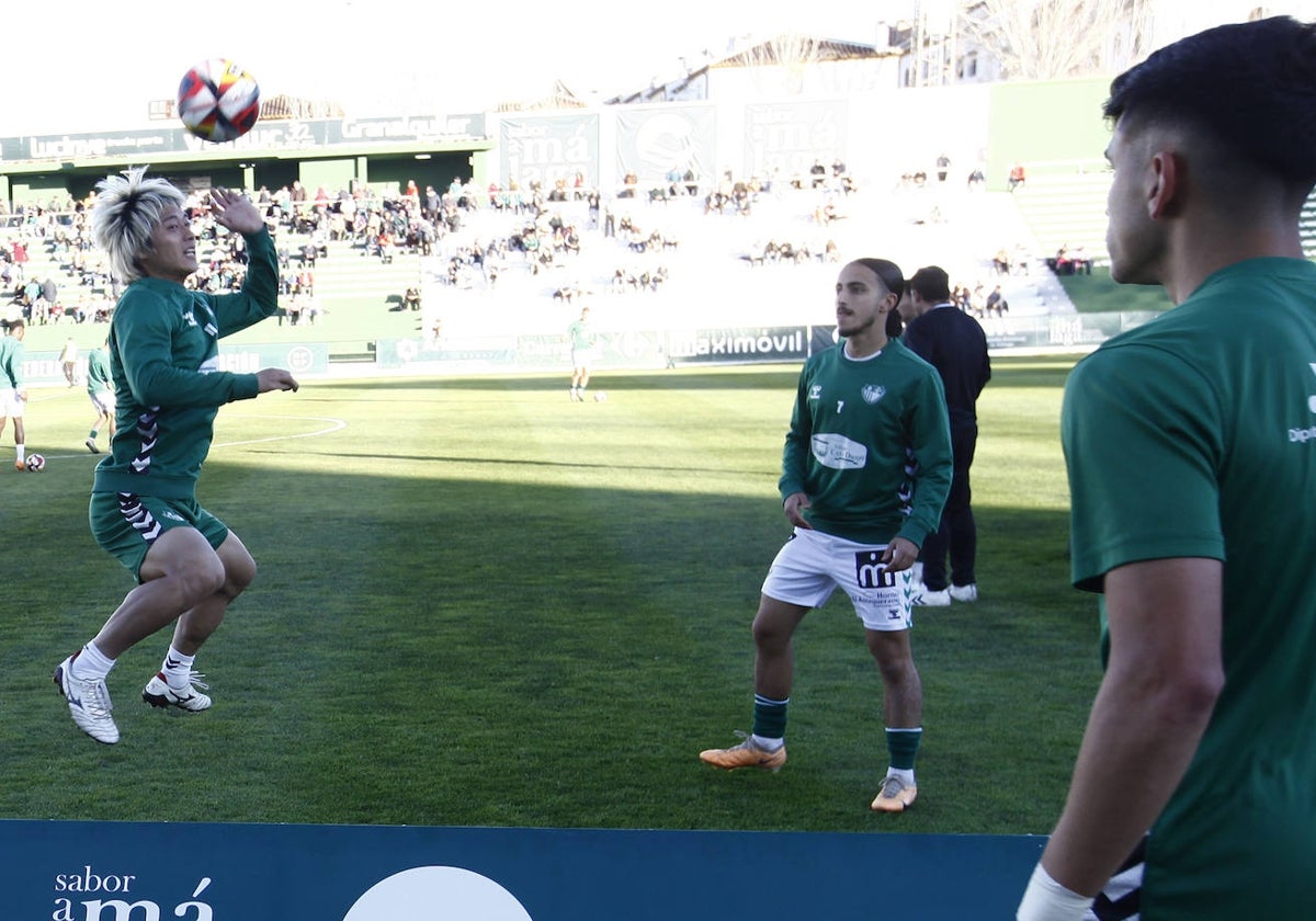 Akito y Txus Alba esperan sus oportunidades para jugar de titulares con el Antequera.