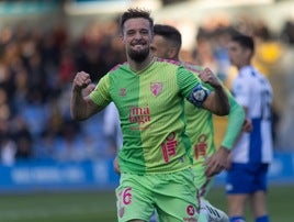 Genaro celebra su gol en el minuto 3 para adelantar al Málaga ante el Alcoyano.