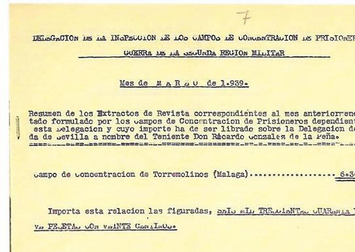 Imagen secundaria 1 - Pinares dónde se ha investigado que estuvo el campo de concentración, documentos oficiales sobre el centro localizados por el historiador Carlos Blanco y Juana Santaella y José del Cid, en el día de su boda, en una imagen facilitada por su hijo Ramón.