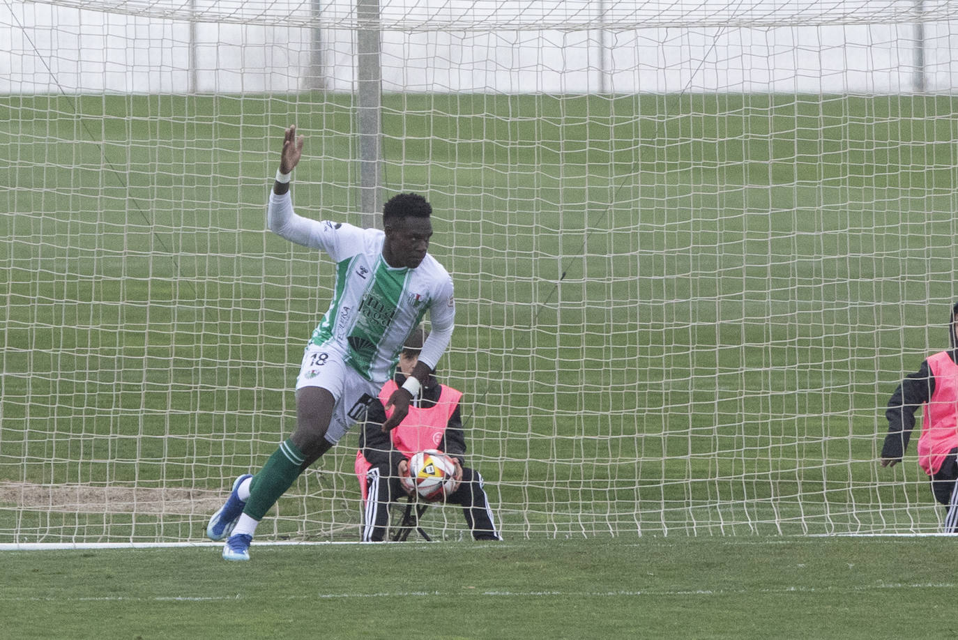 Momento del gol decisivo del partido, anotado por el delantero del Antequera Destiny.