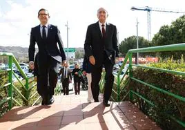 El consejero de Industria, Energía y Minas de la Junta, Jorge Paradela, y el alcalde de Málaga, Paco de la Torre, este lunes en el Parque Tecnológico.