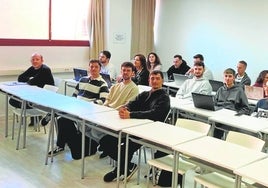 El alumnado del curso, durante una de las clases.